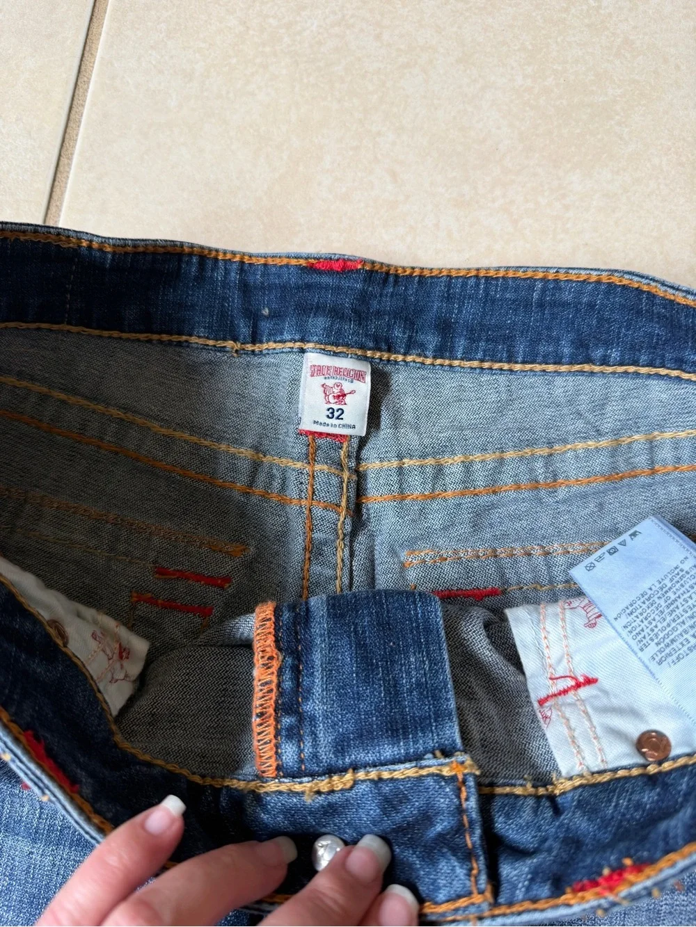 True Religion Women's Mid-Rise Cut-off Big T Shorts MidWash Size 32